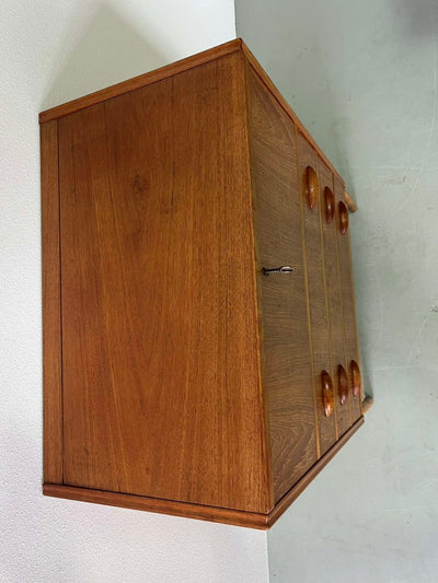
                  
                    Ladekast + kaptafel in teak - LOUI.STORE
                  
                