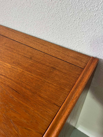 
                  
                    Ladekast + kaptafel in teak - LOUI.STORE
                  
                