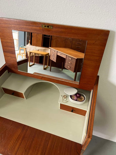 
                  
                    Ladekast + kaptafel in teak - LOUI.STORE
                  
                