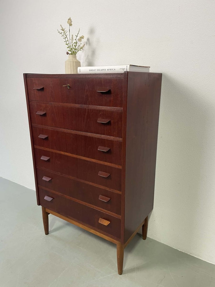 
                  
                    Ladekast Poul Volther teak 6* - LOUI.STORE
                  
                