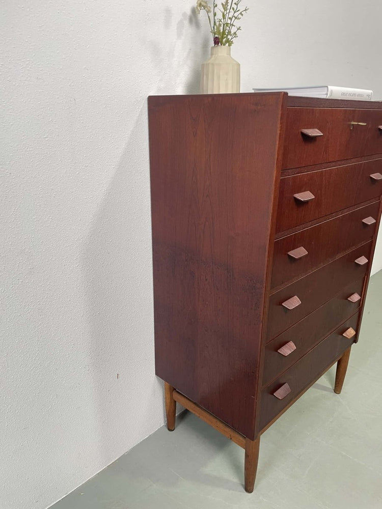 
                  
                    Ladekast Poul Volther teak 6* - LOUI.STORE
                  
                