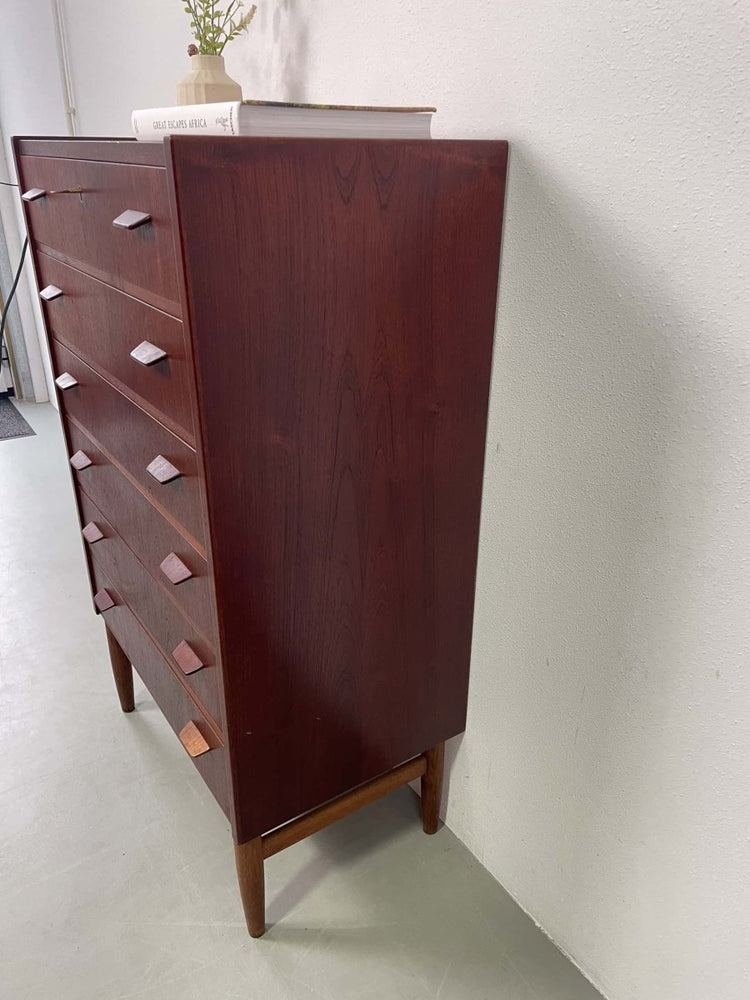 
                  
                    Ladekast Poul Volther teak 6* - LOUI.STORE
                  
                