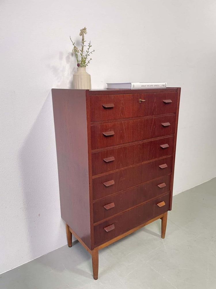 
                  
                    Ladekast Poul Volther teak 6* - LOUI.STORE
                  
                