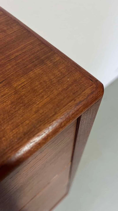 
                  
                    Ladekast teak 6* metal - LOUI.STORE
                  
                