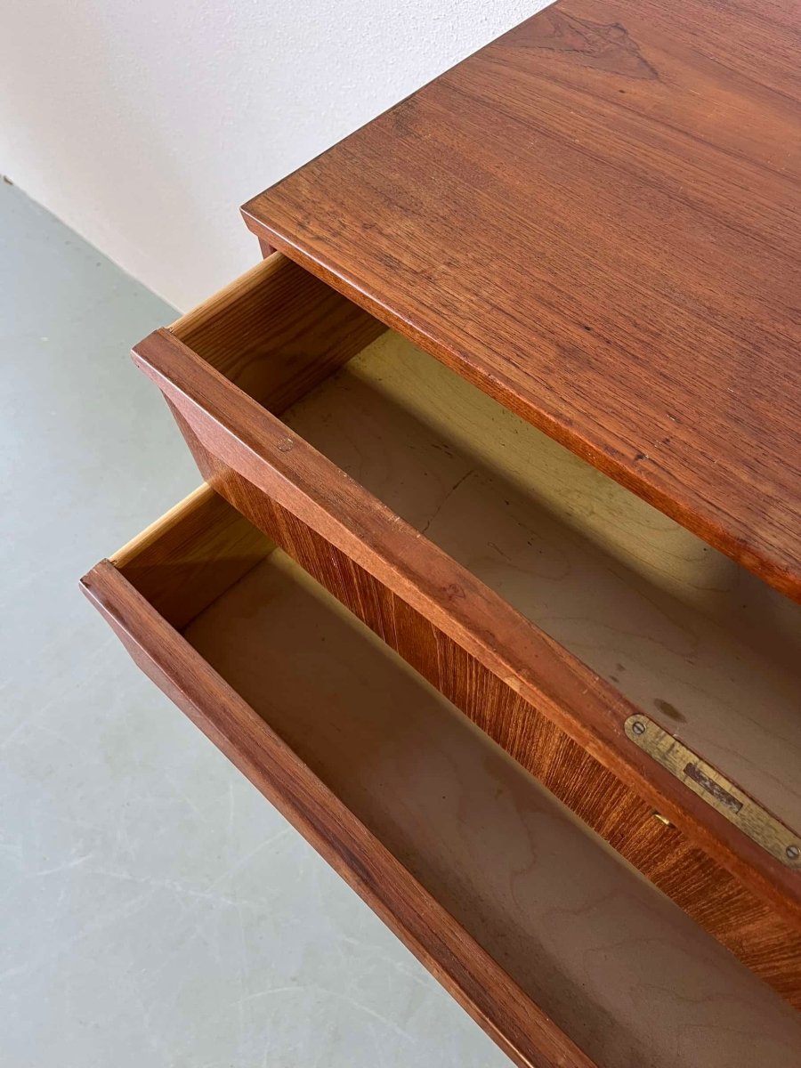 
                  
                    Ladekast teak 6* - LOUI.STORE
                  
                