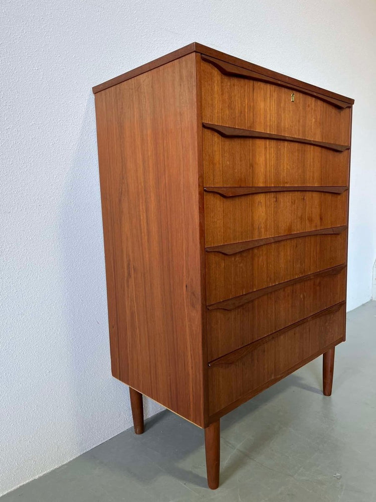 
                  
                    Ladekast teak 6* - LOUI.STORE
                  
                