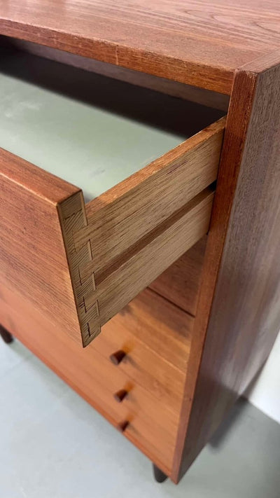 
                  
                    Ladekast teak Domino 6* - LOUI.STORE
                  
                
