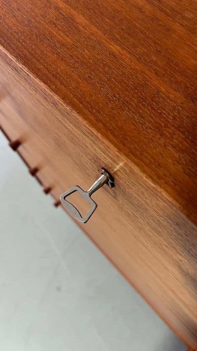 
                  
                    Ladekast teak Domino 6* - LOUI.STORE
                  
                