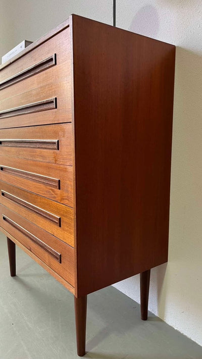 
                  
                    Ladekast teak rechte handgreep - LOUI.STORE
                  
                