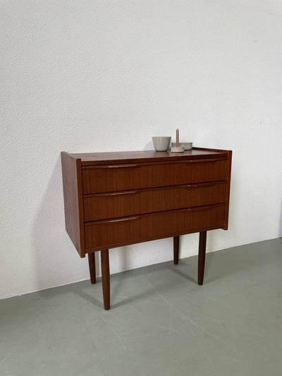 
                  
                    Ladekastje *3 in teak - LOUI.STORE
                  
                