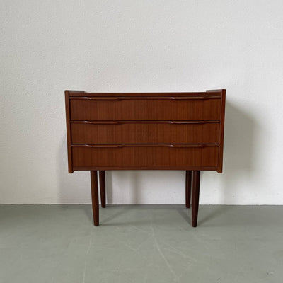 
                  
                    Ladekastje *3 in teak - LOUI.STORE
                  
                