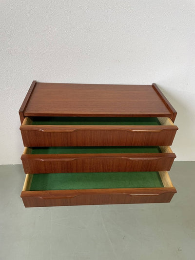 
                  
                    Ladekastje *3 in teak - LOUI.STORE
                  
                