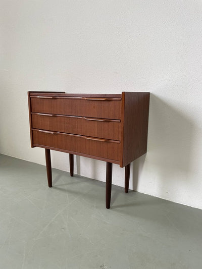 
                  
                    Ladekastje *3 in teak - LOUI.STORE
                  
                