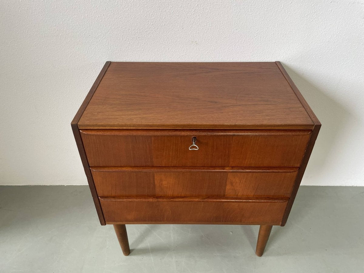 
                  
                    Ladekastje teak *3 - LOUI.STORE
                  
                