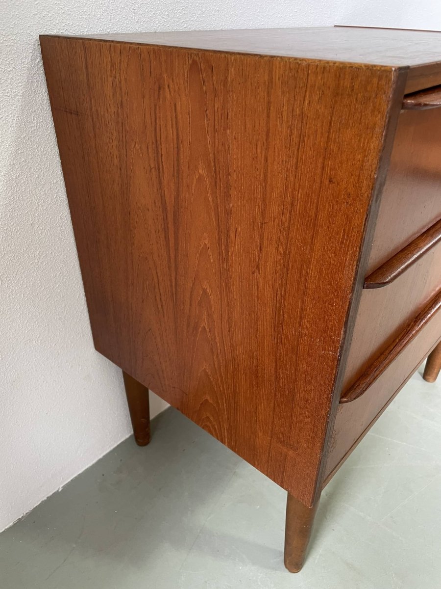 
                  
                    Ladekastje teak *3 - LOUI.STORE
                  
                