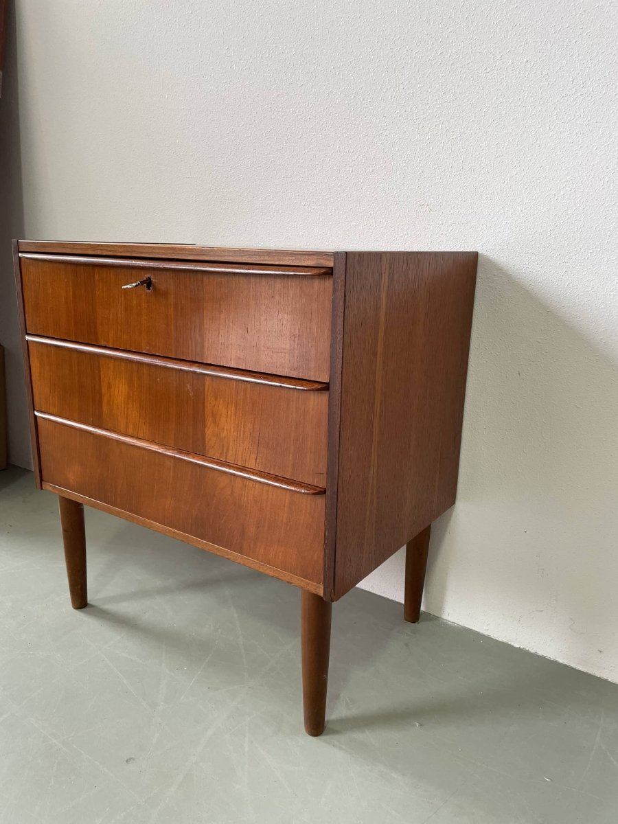 
                  
                    Ladekastje teak *3 - LOUI.STORE
                  
                