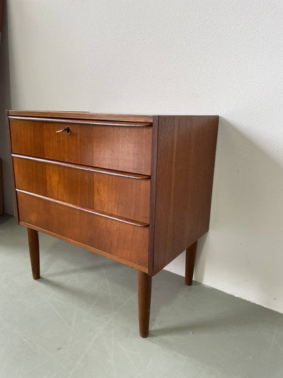 
                  
                    Ladekastje teak *3 - LOUI.STORE
                  
                