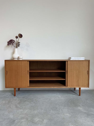 
                  
                    Lowboard 4 schuifdeuren teak - LOUI.STORE
                  
                