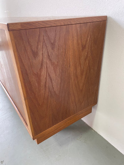 
                  
                    Lowboard eik tambourdeuren - LOUI.STORE
                  
                