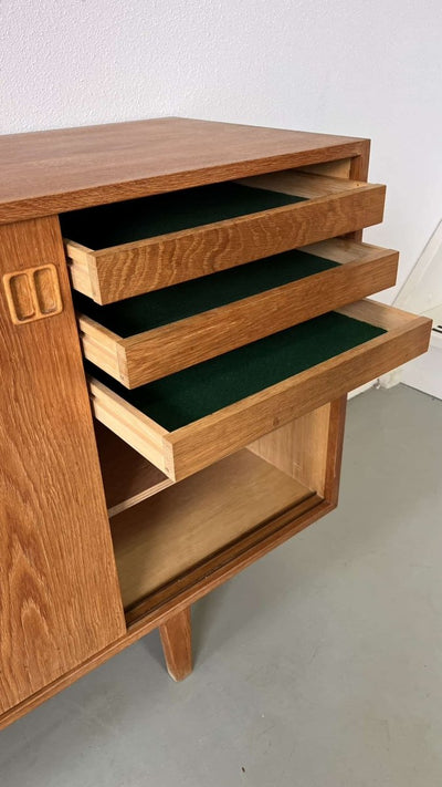 
                  
                    lowboard in eiken - LOUI.STORE
                  
                