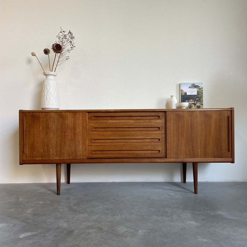 Lowboard teak 4 lades en schuifdeuren - LOUI.STORE