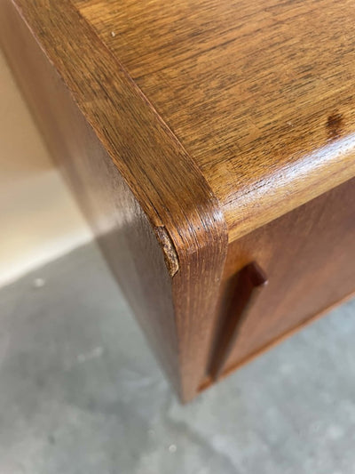 
                  
                    Lowboard teak 4 lades en schuifdeuren - LOUI.STORE
                  
                