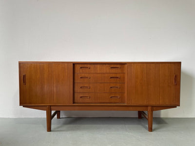 
                  
                    Lowboard teak Clausen & Son - LOUI.STORE
                  
                
