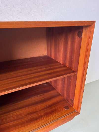 
                  
                    Lowboard teak ronde knop - LOUI.STORE
                  
                