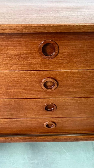 
                  
                    Lowboard teak ronde knop - LOUI.STORE
                  
                