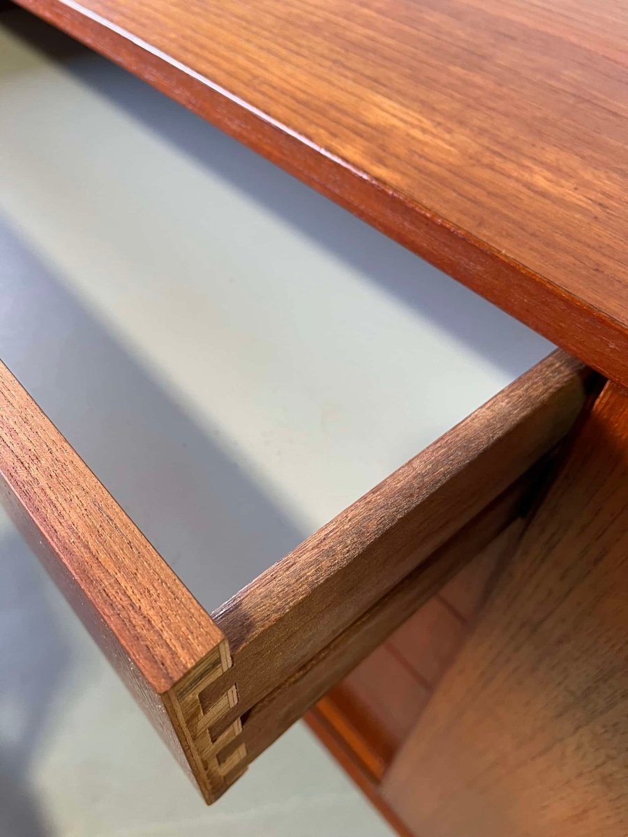 
                  
                    Lowboard teak Vemb Møbelfabrik - LOUI.STORE
                  
                