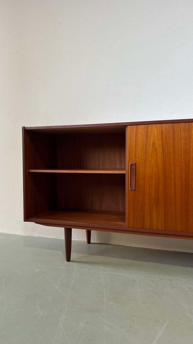 
                  
                    Lowboard teak Vemb Møbelfabrik - LOUI.STORE
                  
                