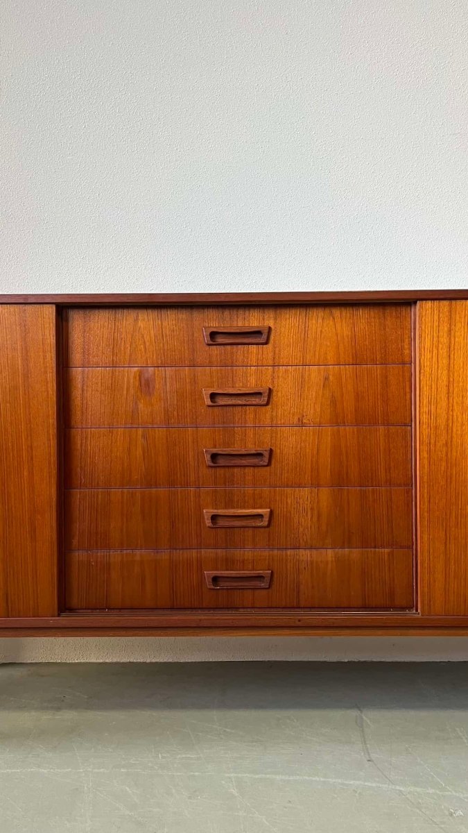 
                  
                    Lowboard teak Vemb Møbelfabrik - LOUI.STORE
                  
                