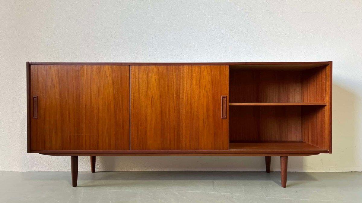 
                  
                    Lowboard teak Vemb Møbelfabrik - LOUI.STORE
                  
                