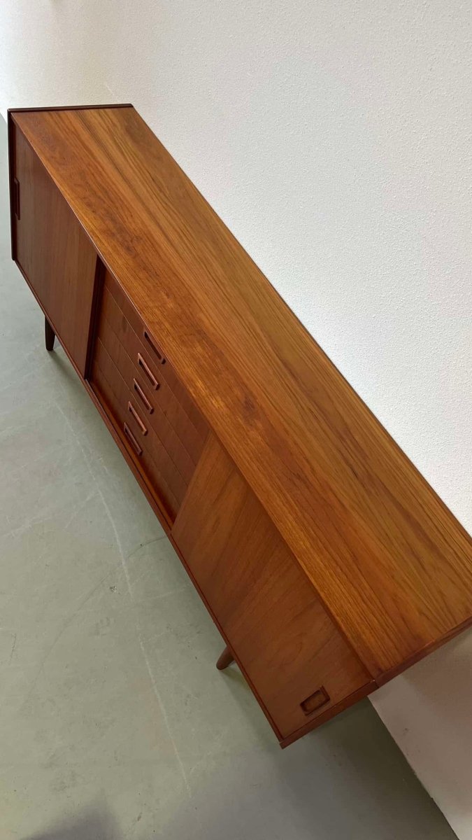 
                  
                    Lowboard teak Vemb Møbelfabrik - LOUI.STORE
                  
                