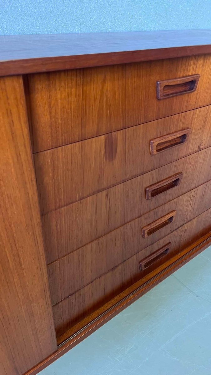 
                  
                    Lowboard teak Vemb Møbelfabrik - LOUI.STORE
                  
                