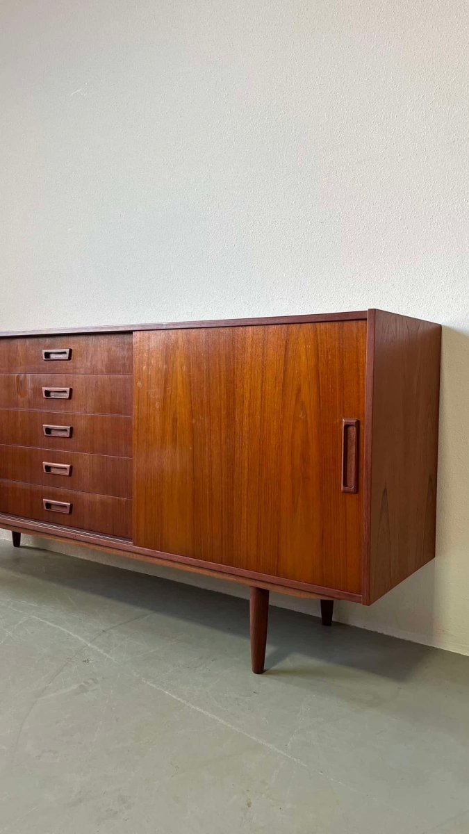 
                  
                    Lowboard teak Vemb Møbelfabrik - LOUI.STORE
                  
                