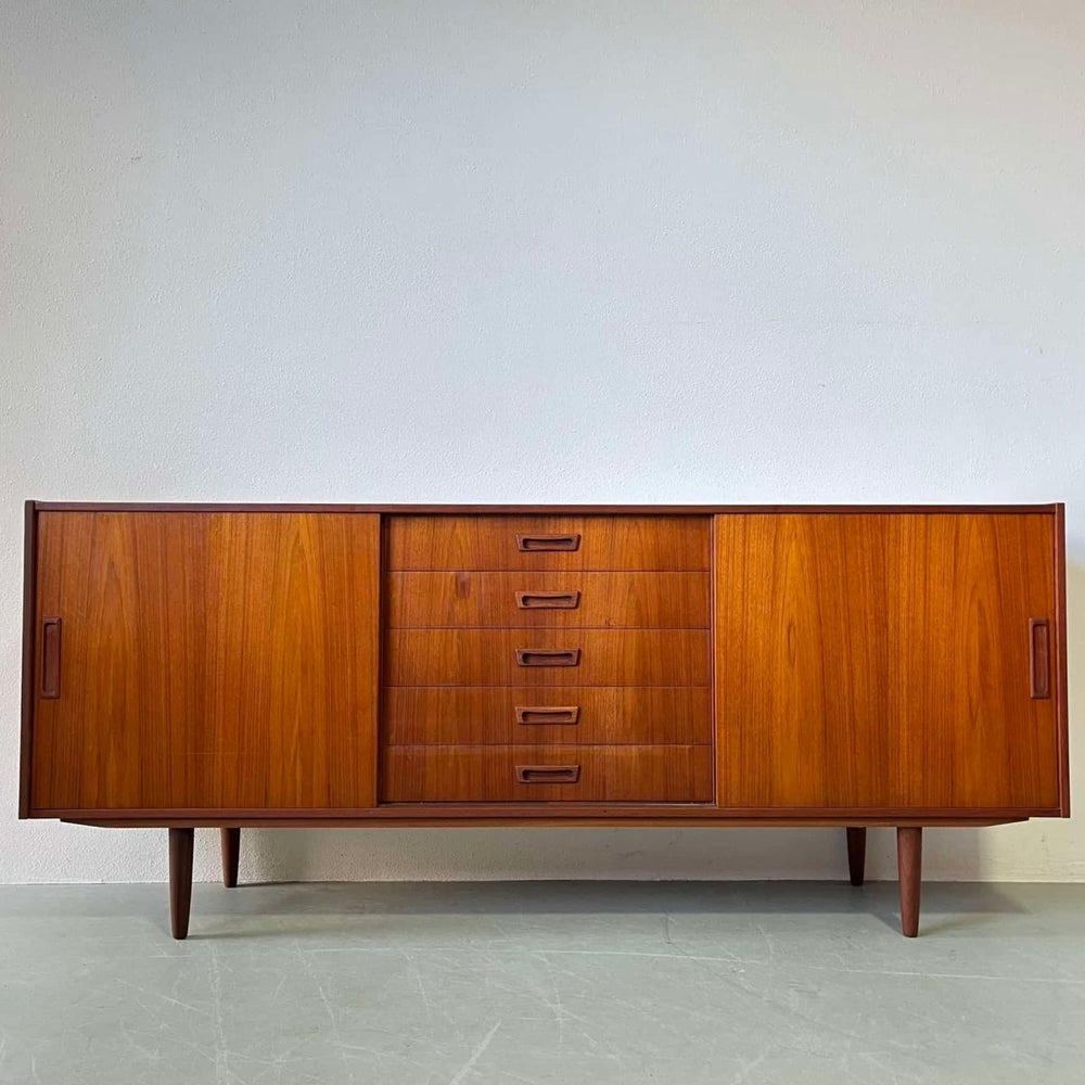 
                  
                    Lowboard teak Vemb Møbelfabrik - LOUI.STORE
                  
                