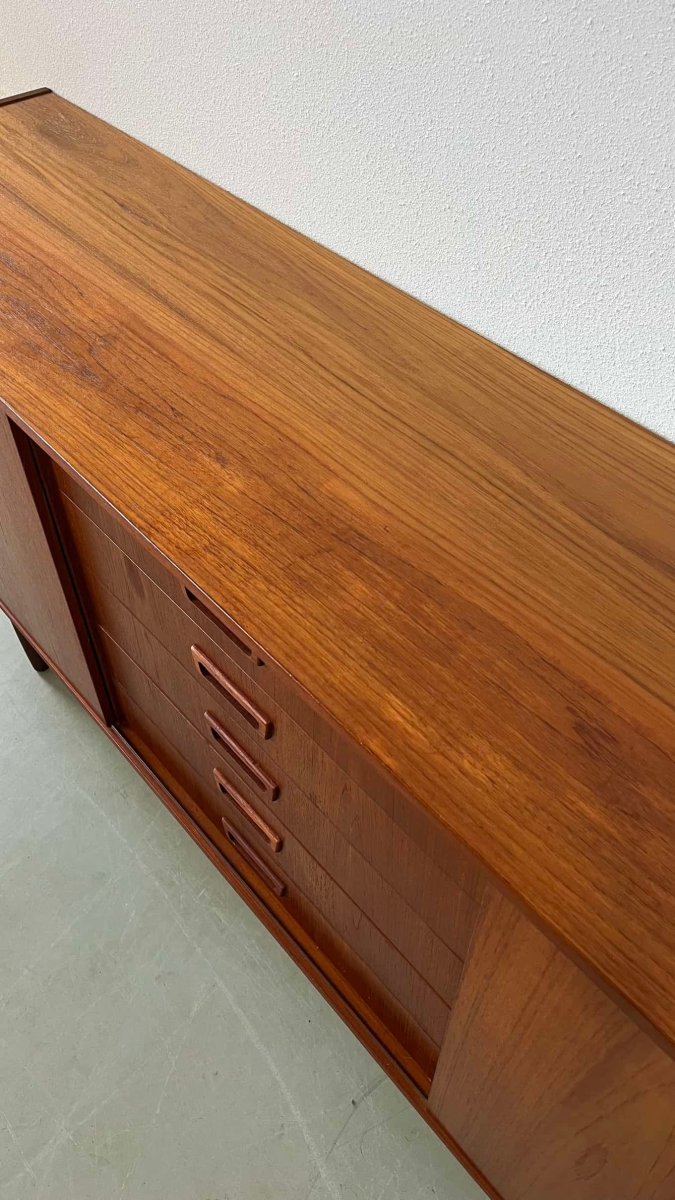 
                  
                    Lowboard teak Vemb Møbelfabrik - LOUI.STORE
                  
                