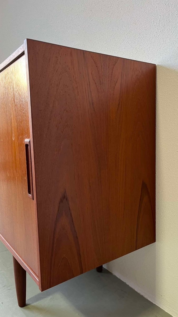 
                  
                    Lowboard teak Vemb Møbelfabrik - LOUI.STORE
                  
                