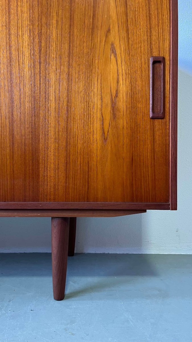 
                  
                    Lowboard teak Vemb Møbelfabrik - LOUI.STORE
                  
                