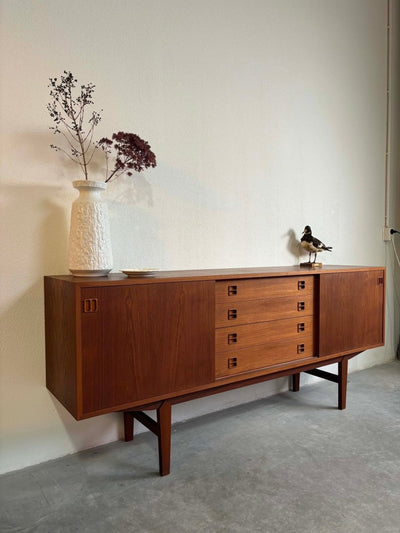 
                  
                    Lowboard teak vierkant handvat - LOUI.STORE
                  
                