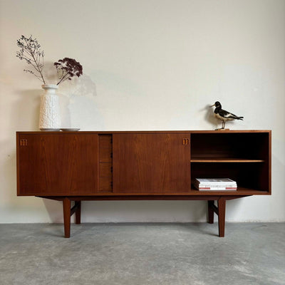 
                  
                    Lowboard teak vierkant handvat - LOUI.STORE
                  
                