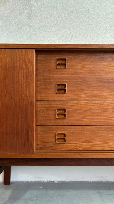 
                  
                    Lowboard teak vierkant handvat - LOUI.STORE
                  
                