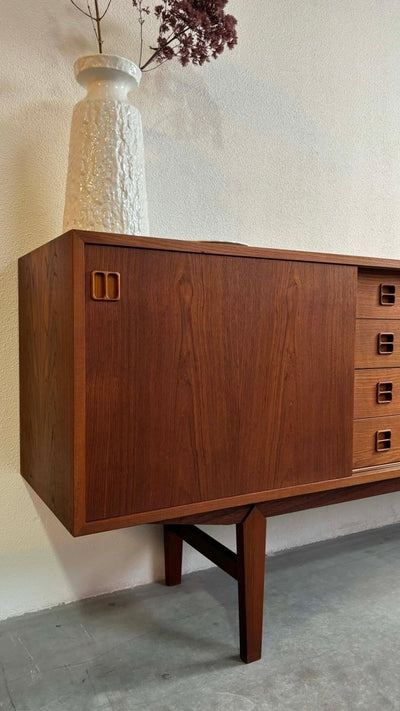 
                  
                    Lowboard teak vierkant handvat - LOUI.STORE
                  
                