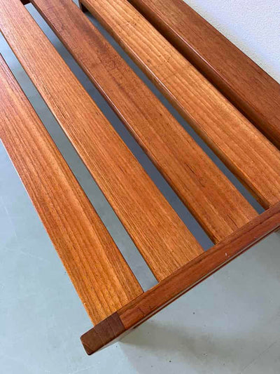 
                  
                    Massief teak bankje - LOUI.STORE
                  
                