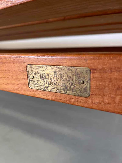 
                  
                    Massief teak bankje - LOUI.STORE
                  
                