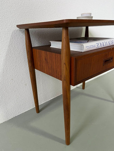 
                  
                    Omann Jun tafeltje - LOUI.STORE
                  
                