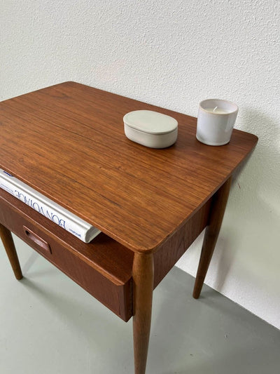 
                  
                    Omann Jun tafeltje - LOUI.STORE
                  
                