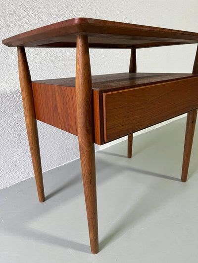 
                  
                    Omann Jun tafeltje - LOUI.STORE
                  
                