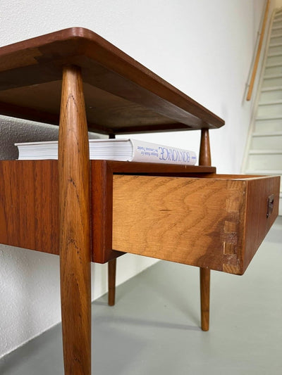 
                  
                    Omann Jun tafeltje - LOUI.STORE
                  
                